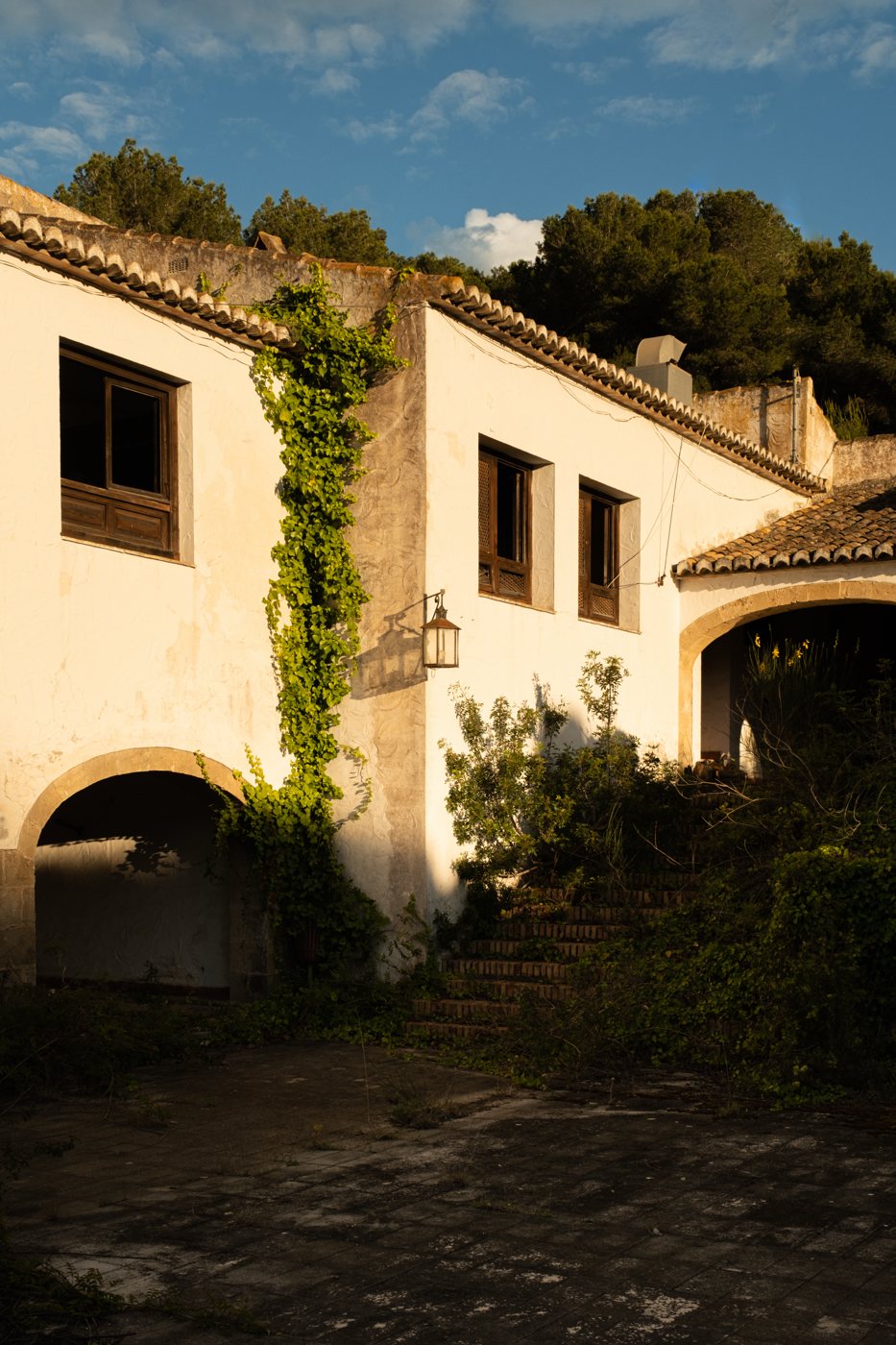 The old masia among the pines at El Tosalet